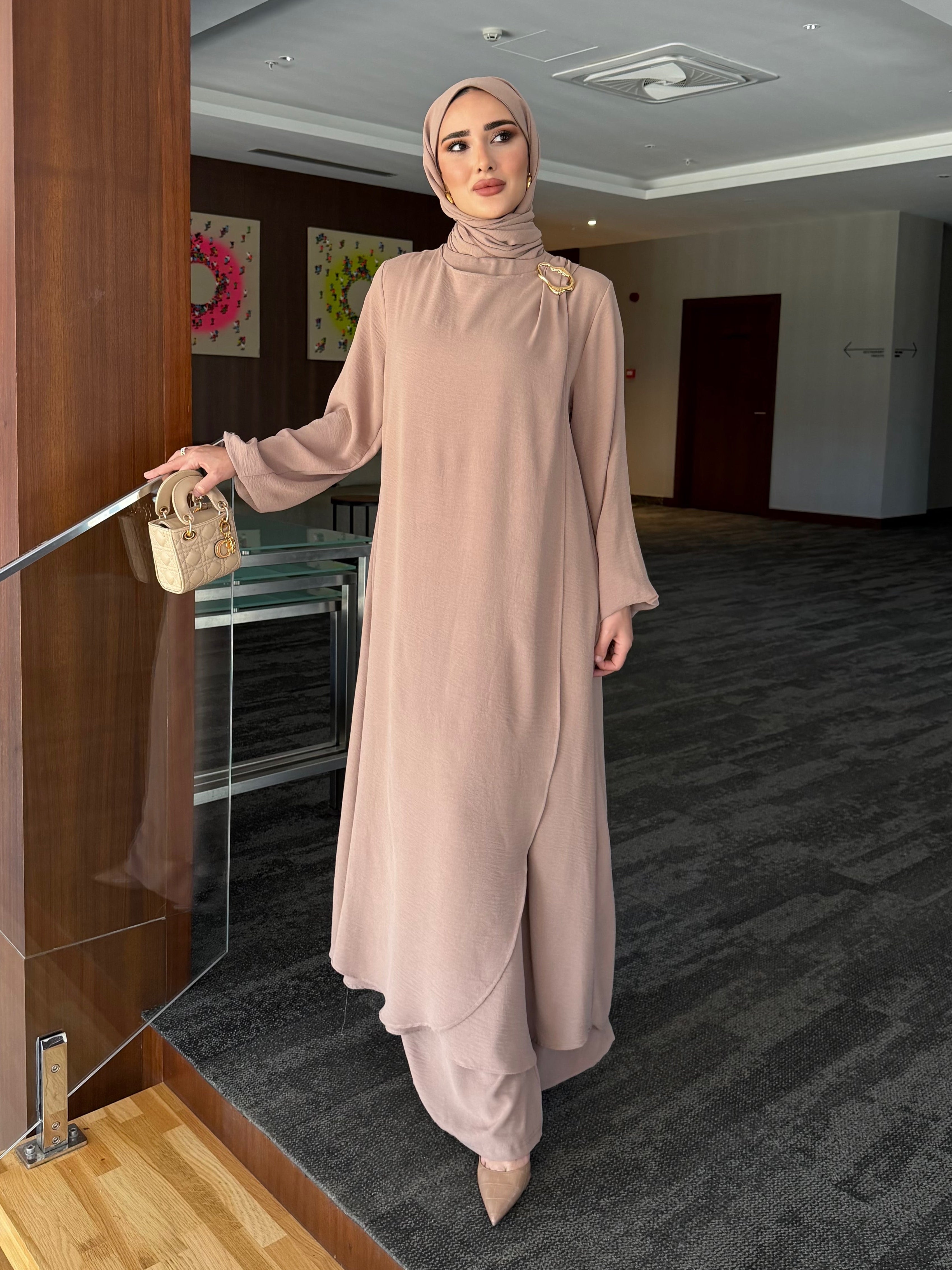 Royal metal broş detaylı tunik & pantolon vizon