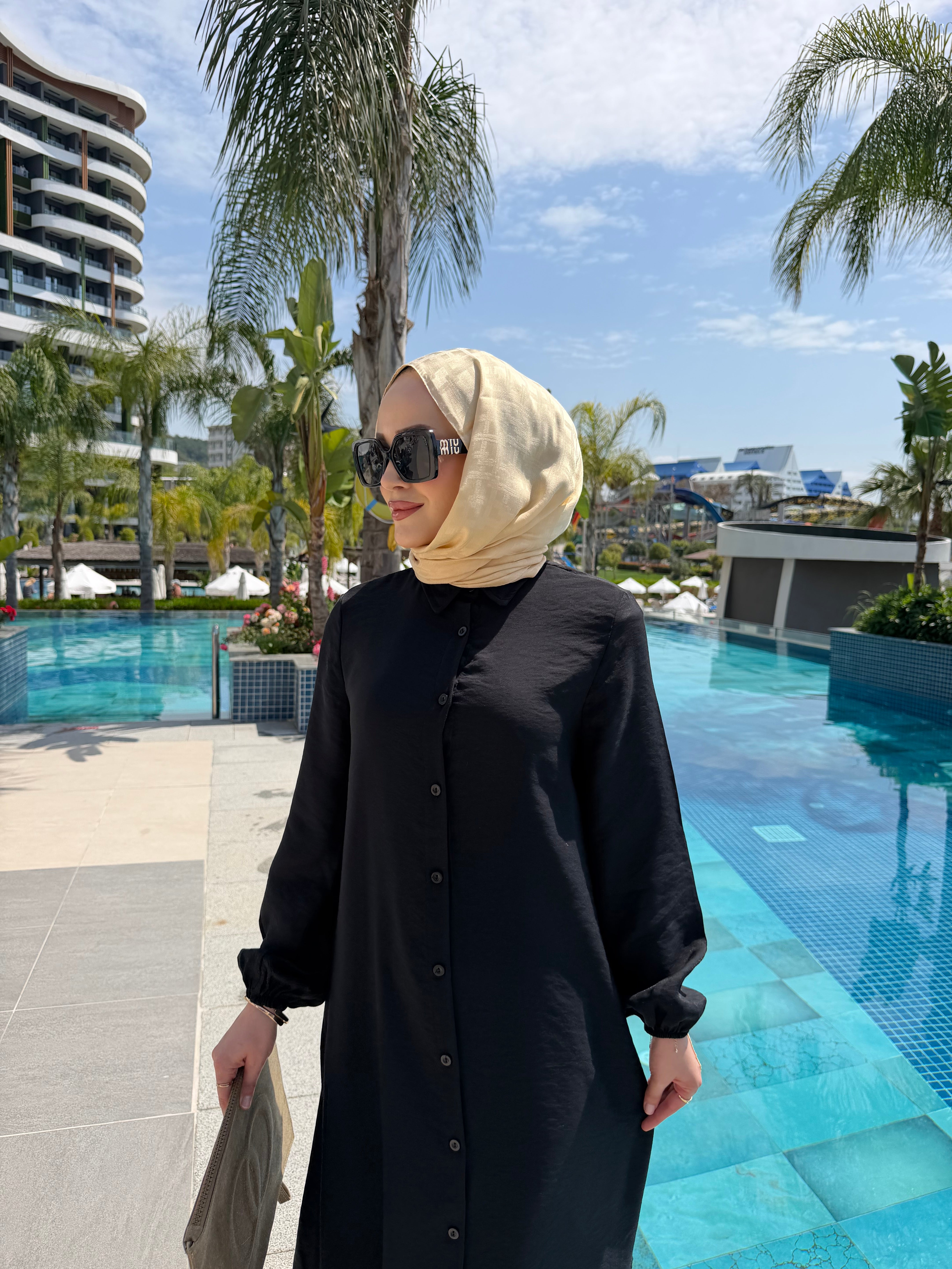 Düğme detaylı volanlı Leyla elbise siyah